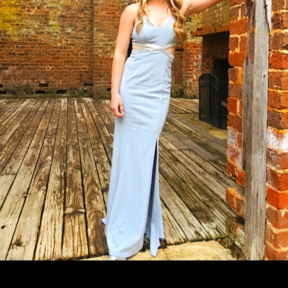 Prom gown - Picture 2 of 5